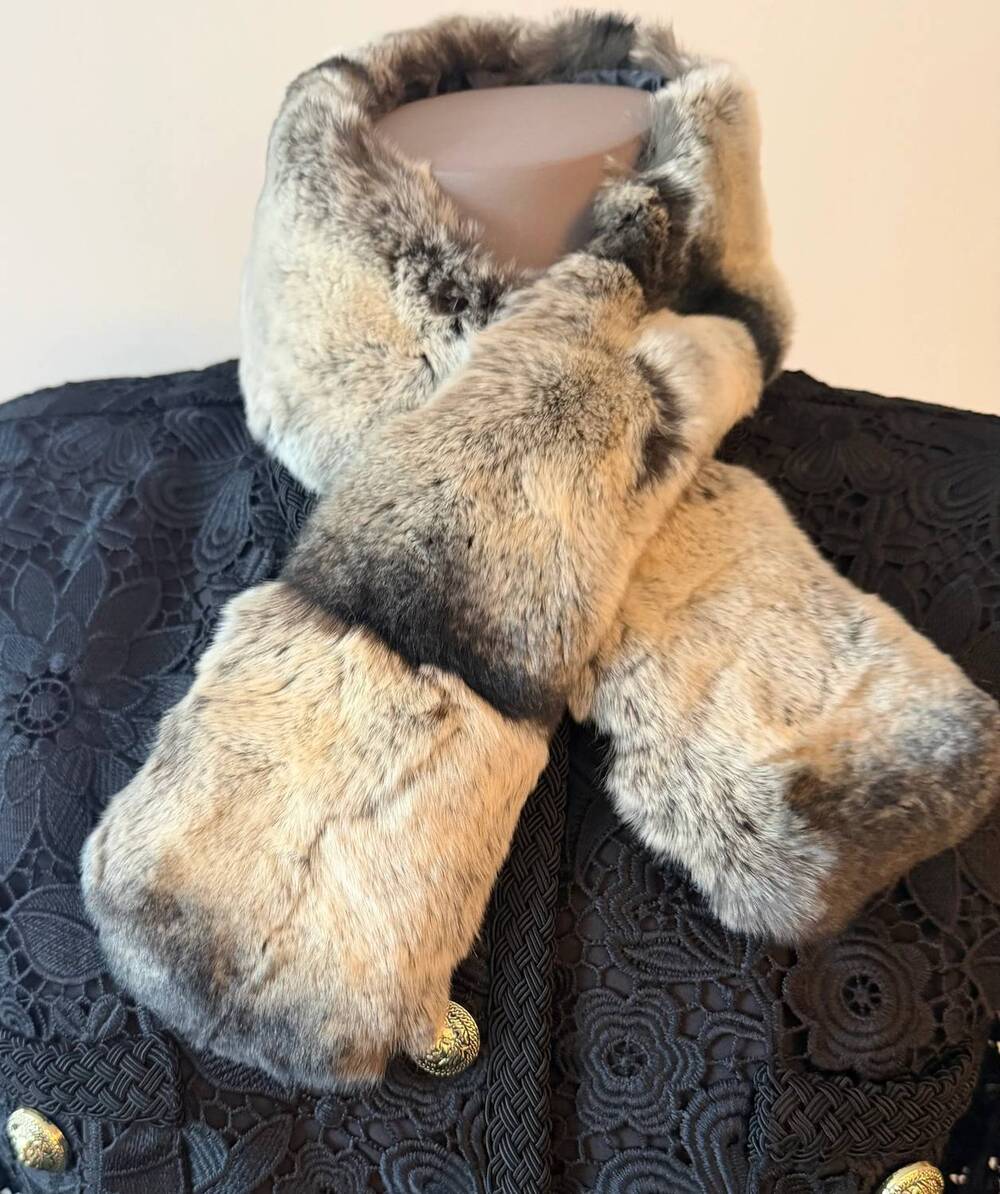 NEW BELLE FARE women's full rex scarf chinchilla in beige/black